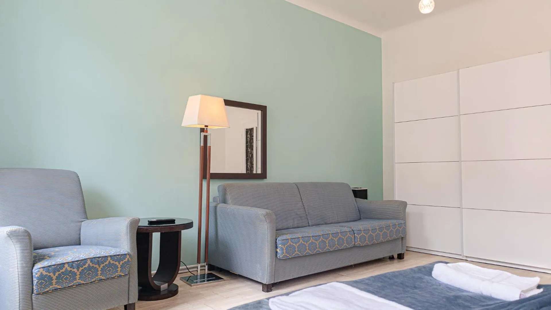 Apartament Inviting 2Br Shared Apt - Centrally Located Wiedeń